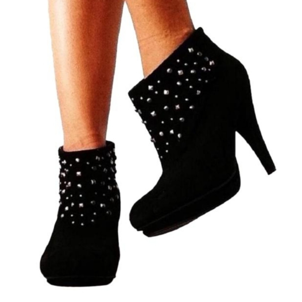 BCBG BG-Model Black Suede Studded Heels Booties Sz 9B Sexy Fairy Grunge Whimsi